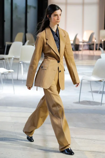 Look 10